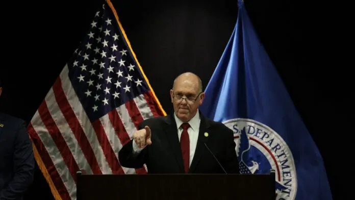 “Czar da fronteira” diz que operação do ICE em Minnesota está sendo finalizada