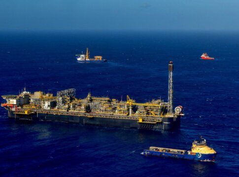 Exportação de petróleo pelo Brasil registra maior volume em quase 3 anos