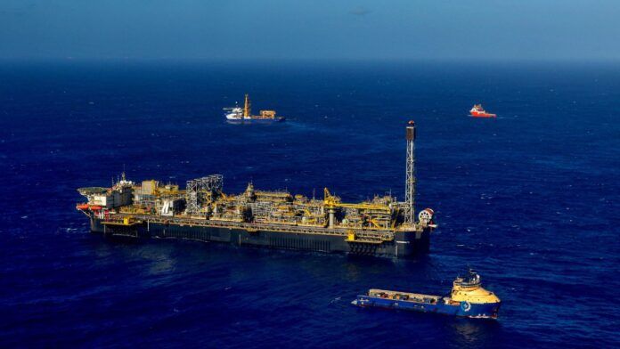 Exportação de petróleo pelo Brasil registra maior volume em quase 3 anos