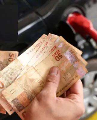 Preço da gasolina aumenta 37,1% nos postos apesar de redução de 16,4% nas refinarias