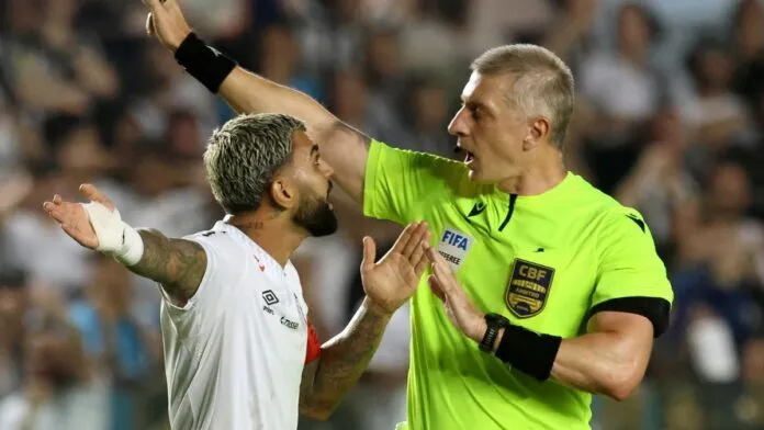 Erich Beting descreve questão da arbitragem como “complexa” e aponta entraves do VAR