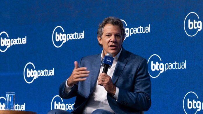 Haddad critica atual nível do juro real no Brasil e diz que é importante “cuidar” do BC