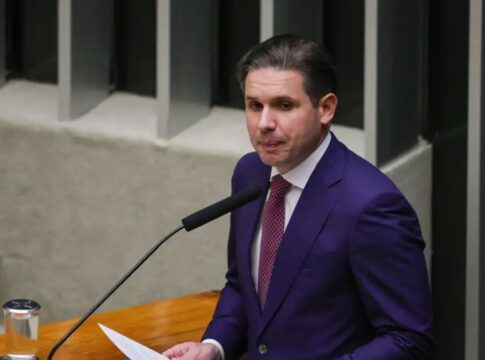 Hugo Motta diz que decisão de Flávio Dino sobre penduricalhos foi “feliz”