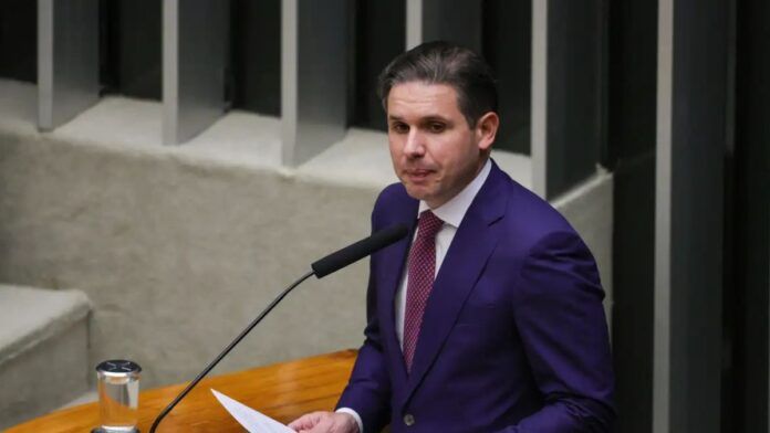 Hugo Motta diz que decisão de Flávio Dino sobre penduricalhos foi “feliz”