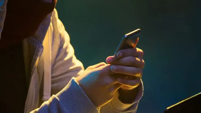 Levantamento identifica 173 vítimas de deepfakes sexuais em escolas