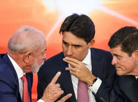 Lula passa por cauterização dermatológica e apresenta marca visível na cabeça