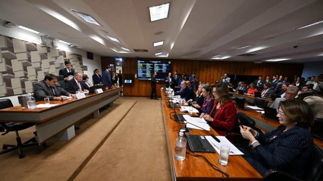 Senadores discutem o caso Master