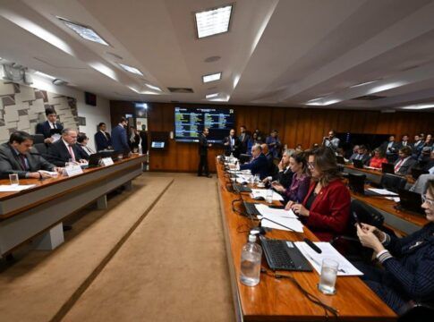 Senadores discutem o caso Master