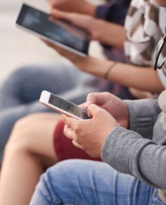 Portugal aprova restrições a acesso de adolescentes de 13 a 16 anos a redes sociais