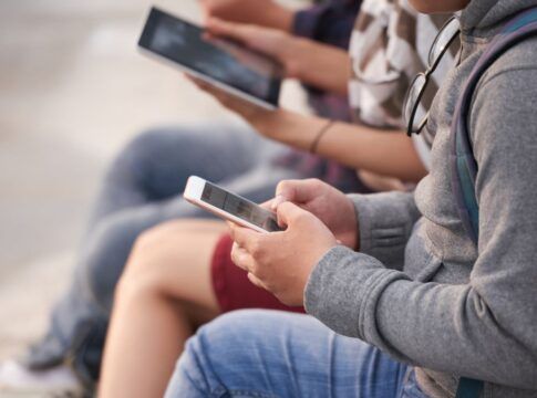 Portugal aprova restrições a acesso de adolescentes de 13 a 16 anos a redes sociais