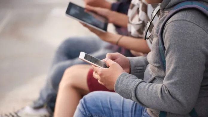 Portugal aprova restrições a acesso de adolescentes de 13 a 16 anos a redes sociais