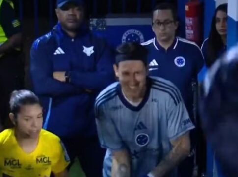 Árbitro relata na súmula indisposição de Cássio que paralisou jogo do Cruzeiro por 4 minutos