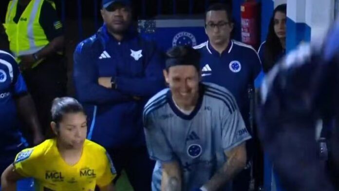 Árbitro relata na súmula indisposição de Cássio que paralisou jogo do Cruzeiro por 4 minutos