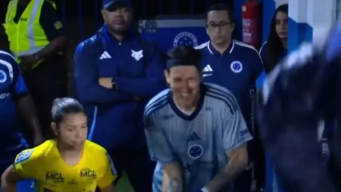 Árbitro relata na súmula indisposição de Cássio que paralisou jogo do Cruzeiro por 4 minutos