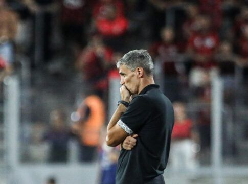 Trabalho comprometido: Vojvoda pode viver seus últimos dias como técnico do Santos