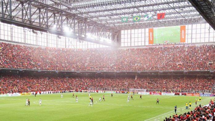 Mulheres, crianças e idosos serão únicos torcedores permitidos em Athletico x Corinthians