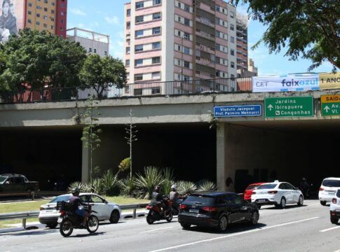 Mulher é empurrada de viaduto no centro de São Paulo por ex-companheiro