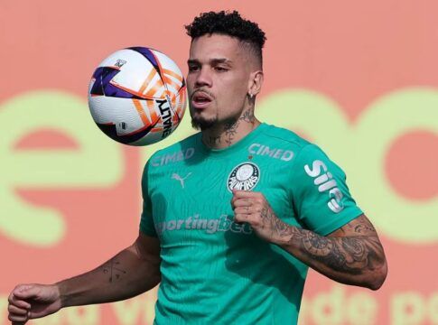 Em reta final de recuperação, Paulinho vive a expectativa de retornar aos gramados