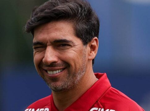 Abel Ferreira e atacante do Palmeiras tem julgamento adiado por Tribunal