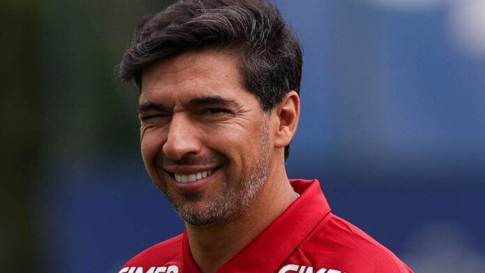 Abel Ferreira e atacante do Palmeiras tem julgamento adiado por Tribunal