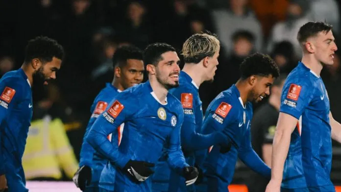 Estêvão marca, Pedro Neto faz hat-trick e Chelsea goleia Hull City na Copa da Inglaterra