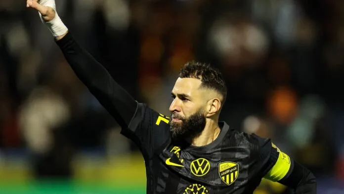 Karim Benzema troca Al-Ittihad pelo líder Al-Hilal e assina contrato até 2027