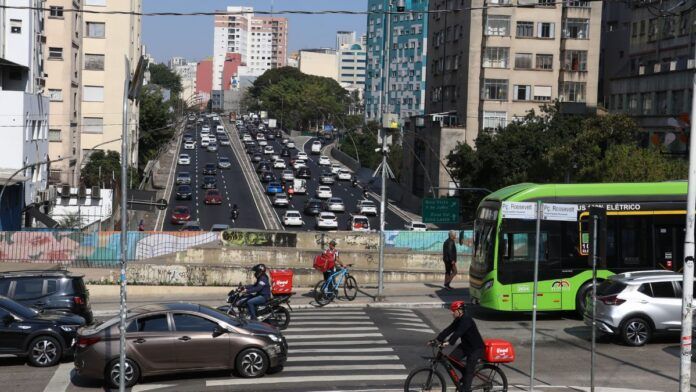 Coordenador da Ecovias aponta melhores horários para viajar à praia no Carnaval 2026