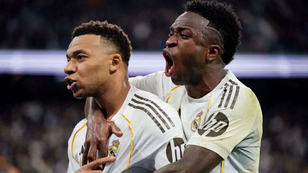 Vini Jr. e Kylian Mbappe em jogo Real Madrid x Rayo Vallecano