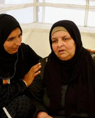 Mulheres palestinas descrevem “jornada de horror” ao cruzar de volta para Gaza