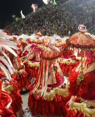 PT veta roupas com ’13’ e posts com #Lula2026 em cartilha para desfile no Rio