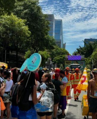 Em sua segunda edição, Bloco da 89 reúne 30 mil foliões fãs de rock