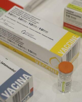 Caixas de vacinas de poliomelite, sarampo; caxumba e rubéola (Foto: Fernando Frazão/Agência Brasil)