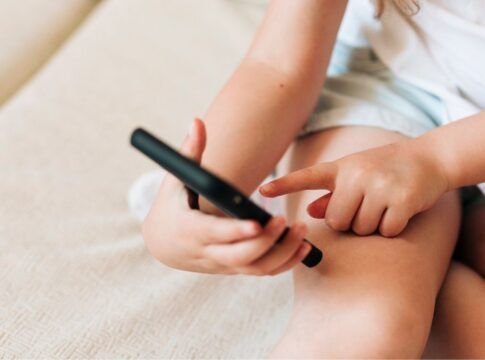 Unicef pede criminalização de conteúdos de IA que retratem abuso sexual infantil