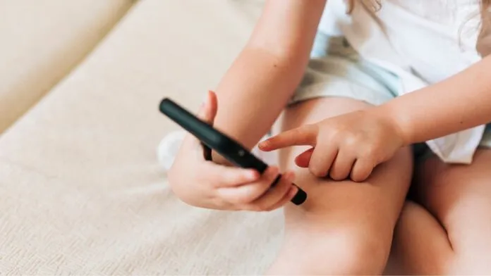 Unicef pede criminalização de conteúdos de IA que retratem abuso sexual infantil