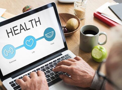 Busca por orientação médica: estudo mostra que IA não é melhor do que outros métodos