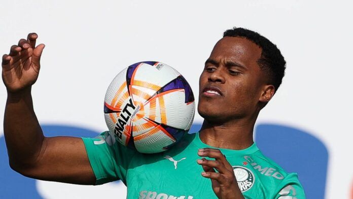 Jhon Arias faz primeiro treino no Palmeiras e fica mais próximo de sua estreia pelo Verdão