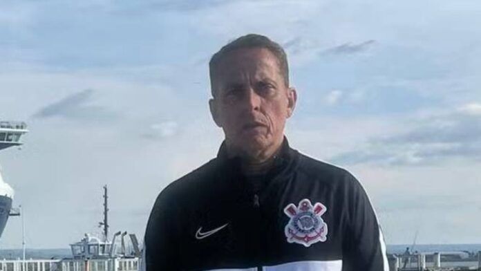 Nenê do posto, diretor da base do Corinthians