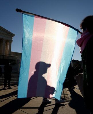 Justiça dos EUA condena médicos por cirurgia de gênero em menor de idade e abre precedente