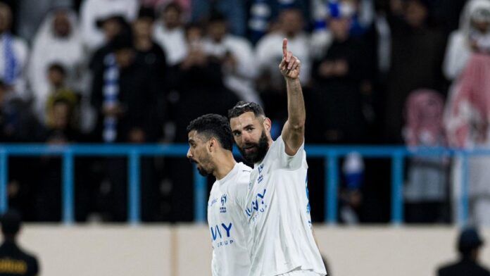 Benzema faz hat-trick em estreia e Al-Hilal goleia por 6 a 0 no Campeonato Saudita
