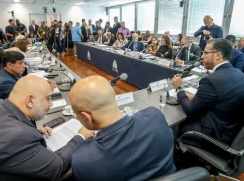 CCJ da Alerj aprova regras para eleição do mandato-tampão de governador