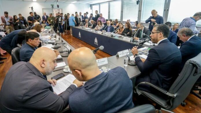 CCJ da Alerj aprova regras para eleição do mandato-tampão de governador