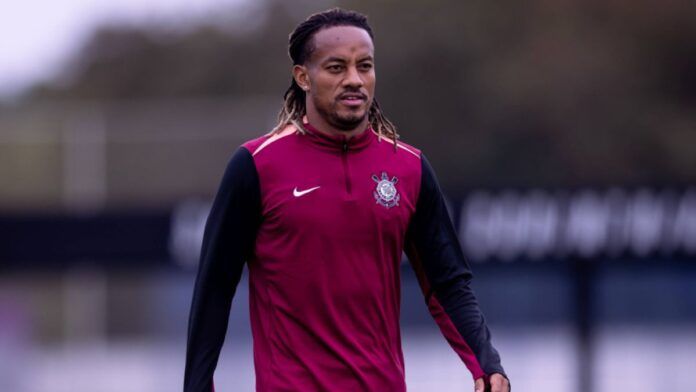 André Carrillo volta a treinar no Corinthians após susto no Derby