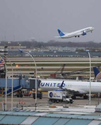 Avião com 55 pessoas vai parar no mar na Somália; todos sobreviveram
