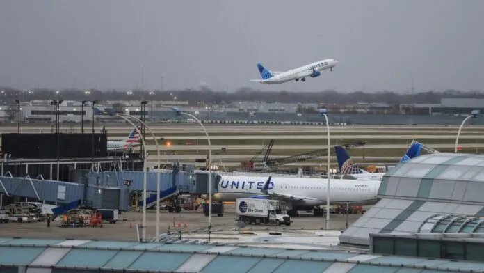 Avião com 55 pessoas vai parar no mar na Somália; todos sobreviveram
