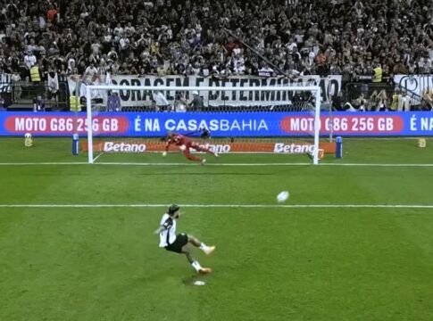 Memphis pede desculpas por pênalti perdido em derrota do Corinthians para o Palmeiras