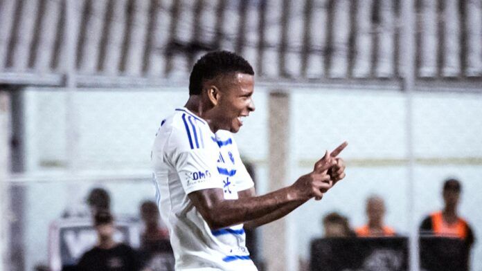 Cruzeiro vence URT por 2 a 1 e garante vaga nas semifinais do Campeonato Mineiro