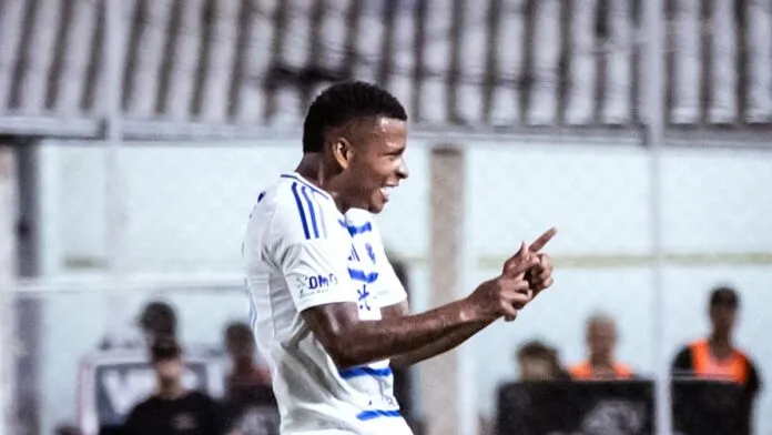 Cruzeiro vence URT por 2 a 1 e garante vaga nas semifinais do Campeonato Mineiro