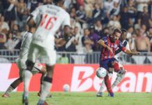 Bahia marca golaço em jogada de escanteio e bate o Vasco pelo Brasileirão