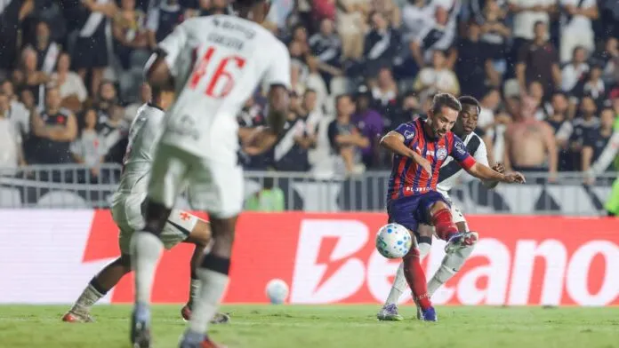 Bahia marca golaço em jogada de escanteio e bate o Vasco pelo Brasileirão