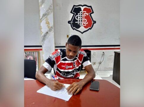 Corinthians contrata zagueiro do Santa Cruz